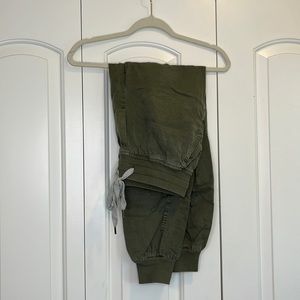Aerie green cargo pant